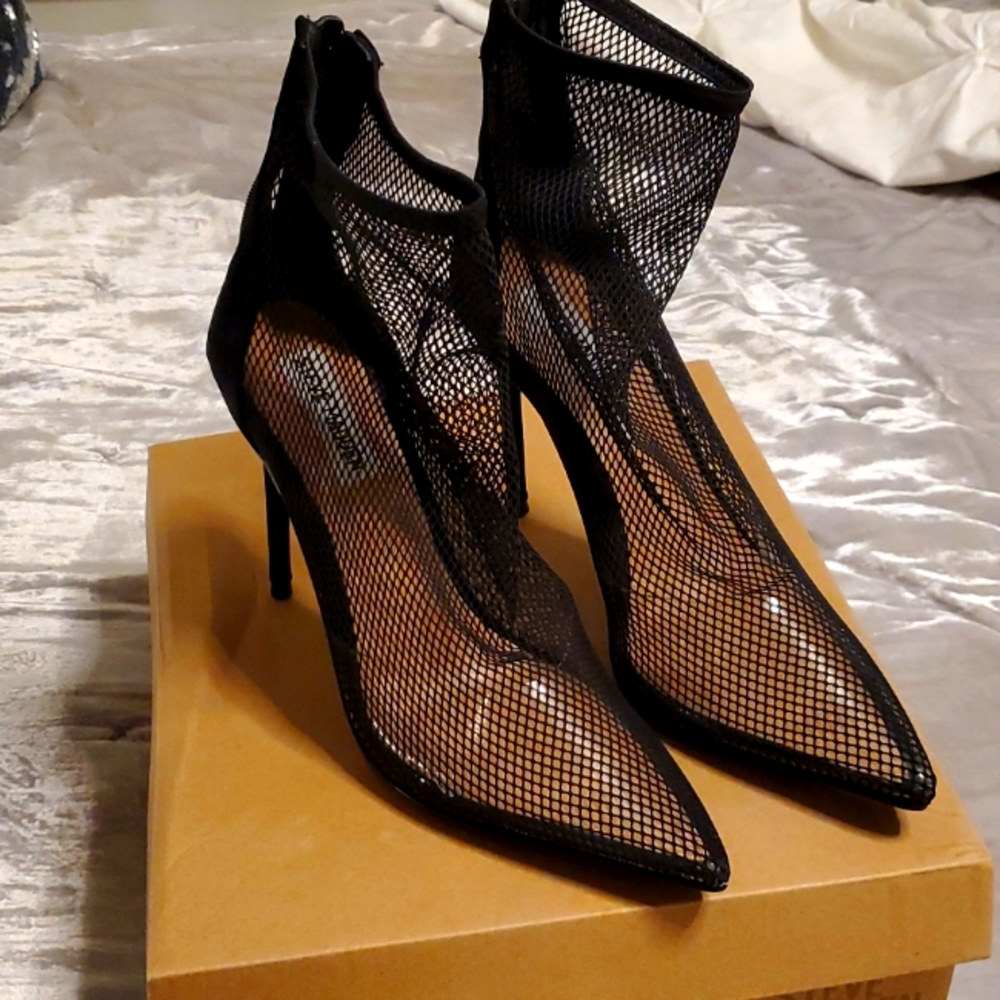 Steve Madden Vieolo Black Bootie